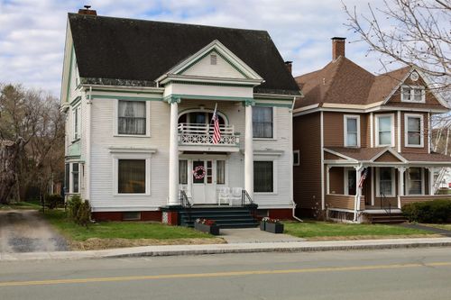51 Maple St, Lyndonville, VT, 05851-9542 | Card Image