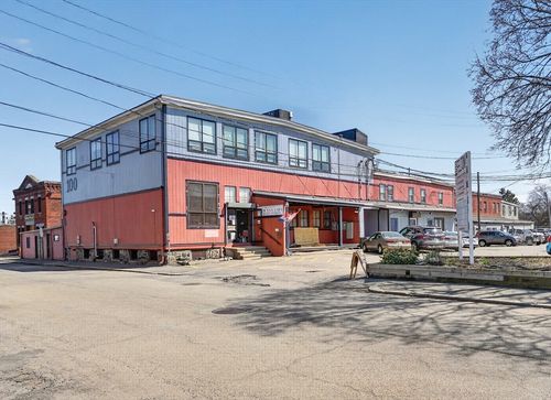 100-104 Felton Street, Waltham, MA, 02453 | Card Image
