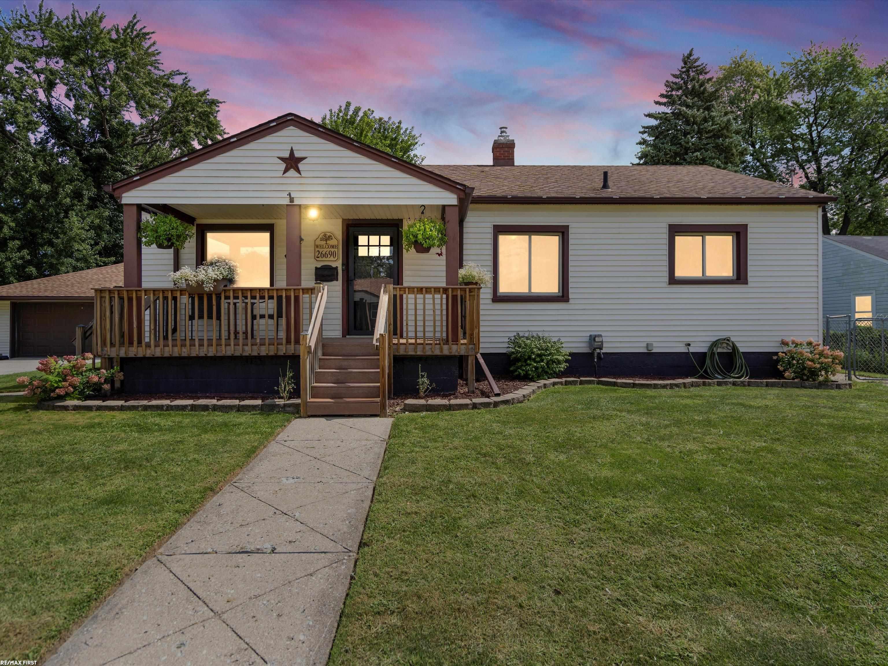 Fernwood St, Roseville, MI 48066