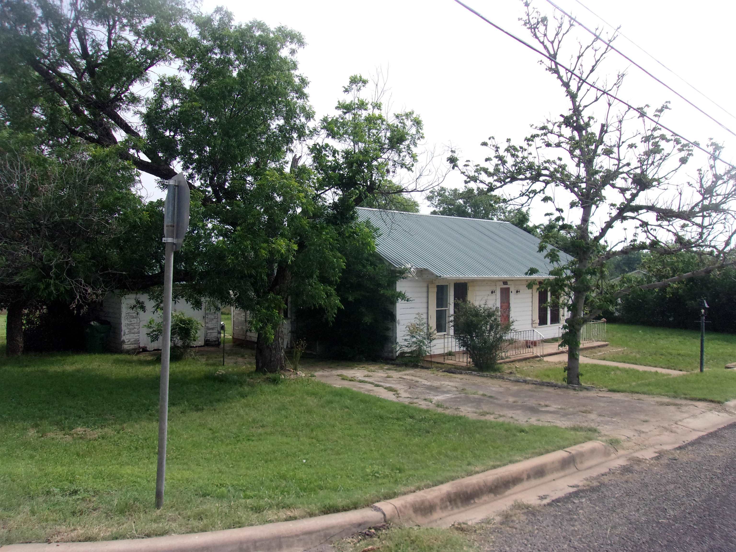 Ollie St, Llano, TX 78643