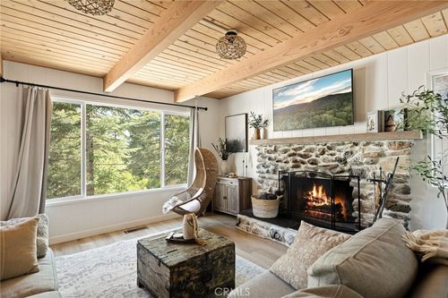325 Primrose Cir, Lake Arrowhead, CA, 92352 | Card Image