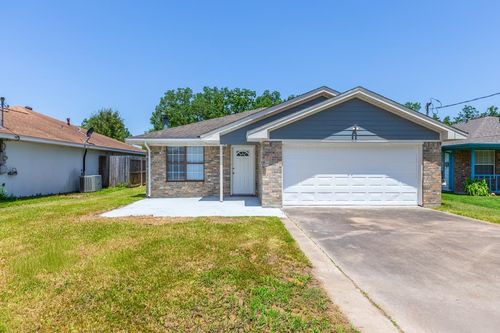828 Detroit, Nederland, TX, 77627 | Card Image