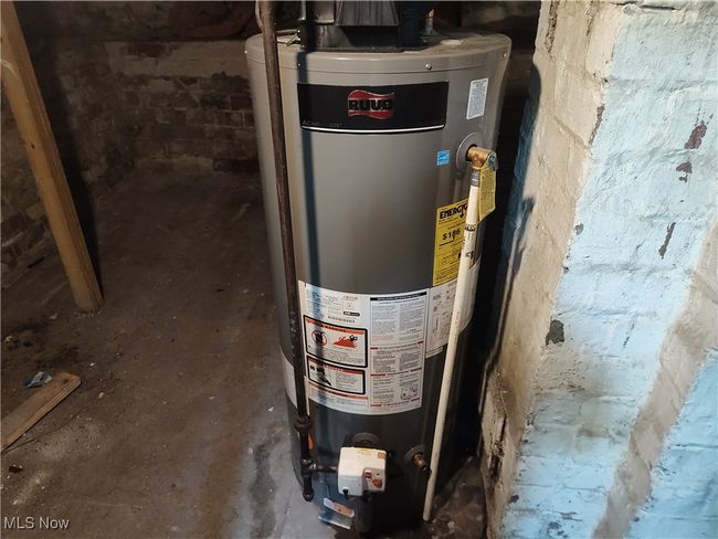 Utility room with water heater | Image 47