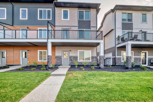 42 Corner Glen Manor Ne, Calgary, AB, T3N1B9 | Card Image