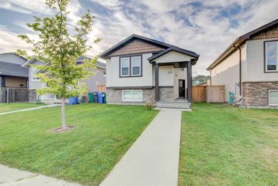 572 Sunridge Cres W, House detached with 4 bedrooms, 3 bathrooms and 3 parking in Lethbridge AB | Image 1