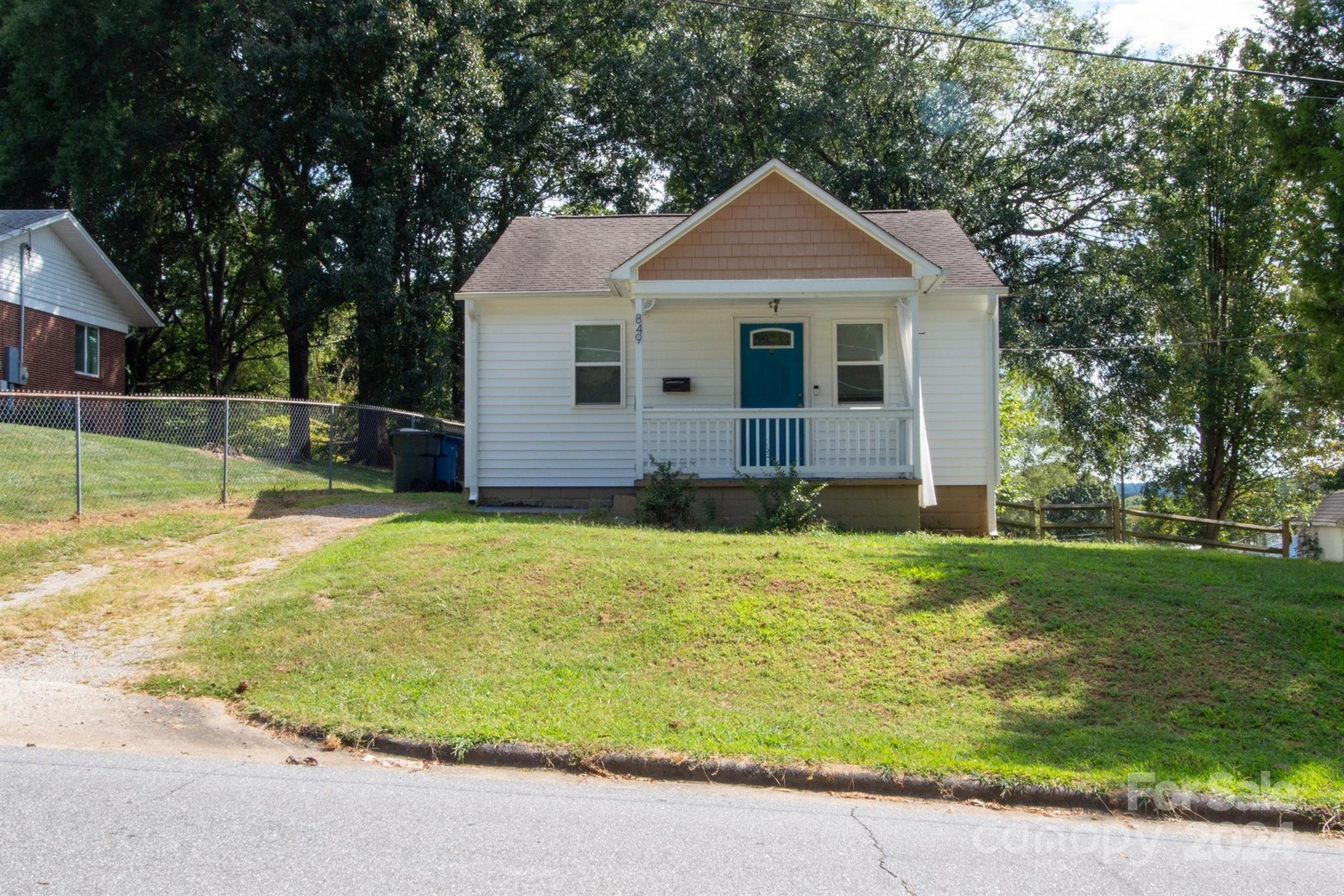 6th Ave, Hickory, NC 28602