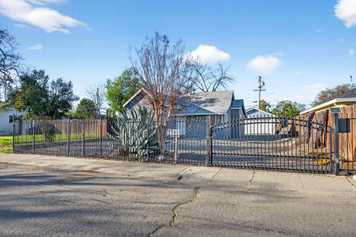 3813 23rd Avenue, Sacramento, CA, 95820 | Card Image