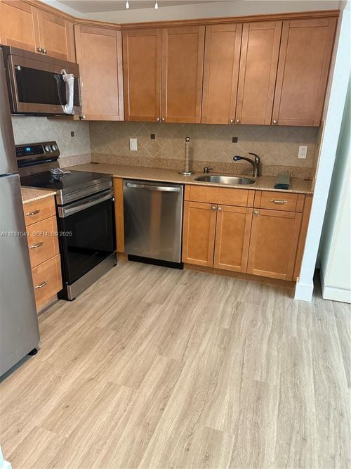 b-67 Monaco B, Delray Beach, FL, 33446-1905 | Card Image