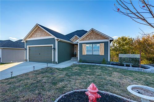 1506 Cross Creek Dr, Grain Valley, MO, 64029 | Card Image