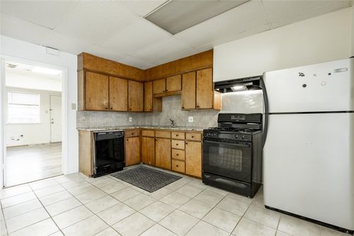2809 Townsend Dr, Fort Worth, TX, 76110-2940 | Card Image