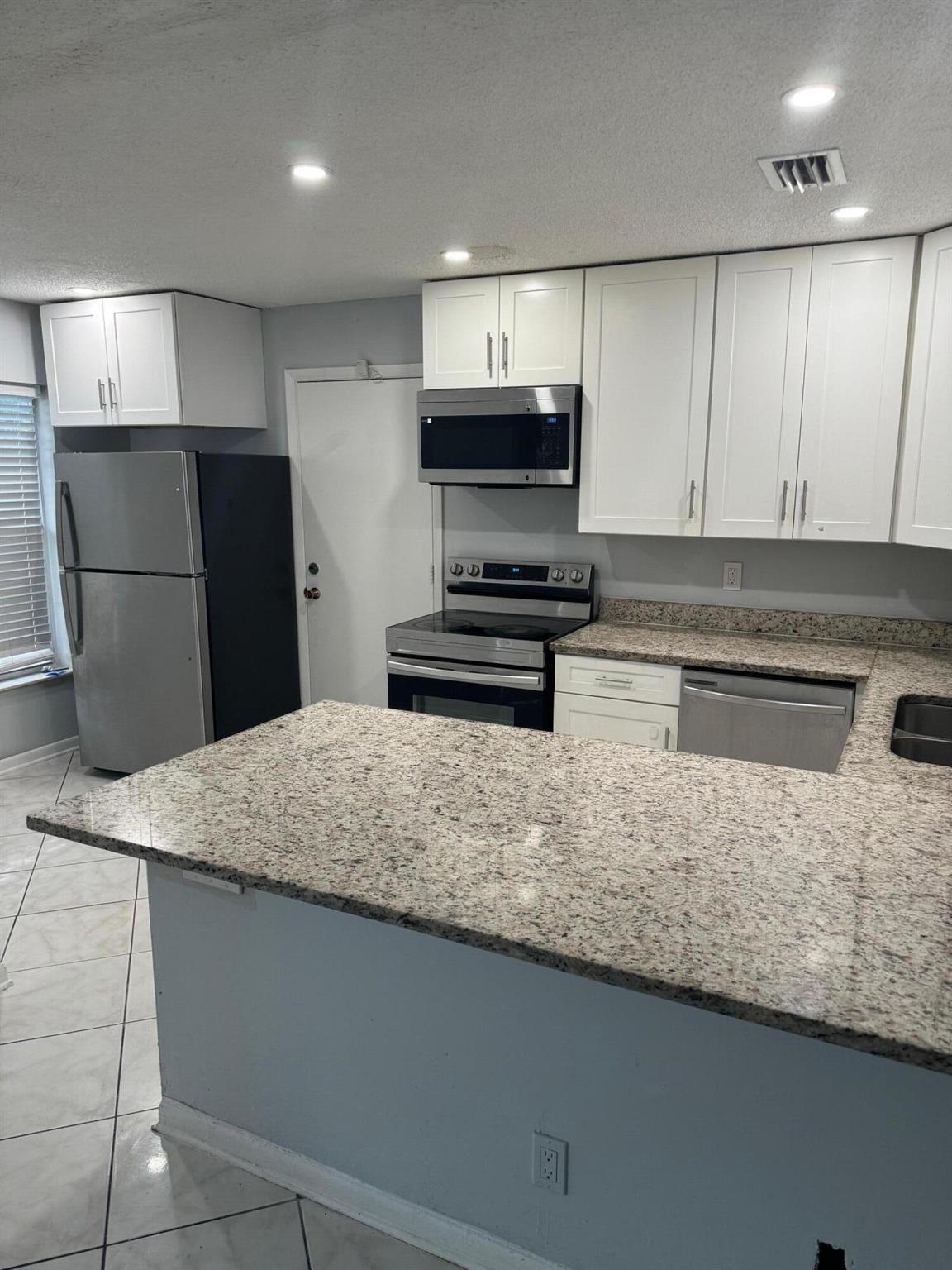 Boynton Bay Cir, Boynton Beach, FL 33437