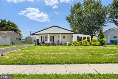 32 Gun Rd, LEVITTOWN, PA, 19057-3406 | Card Image