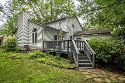 9268 Cumberland Ct, Commerce Township, MI, 48390-1303 | Card Image