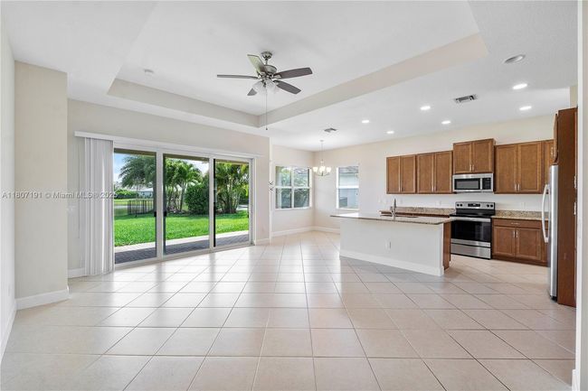 15917 - 15917 Rain Lilly Way, House other with 3 bedrooms, 2 bathrooms and null parking in Westlake FL | Image 6