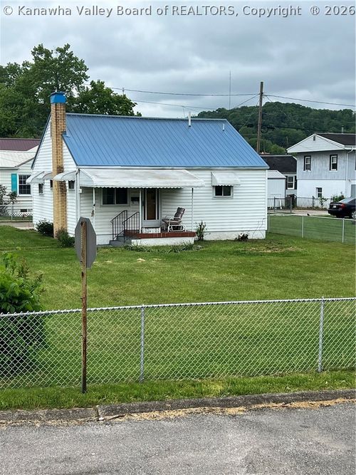 401 Walnut St, Saint Albans, WV, 25177-3250 | Card Image