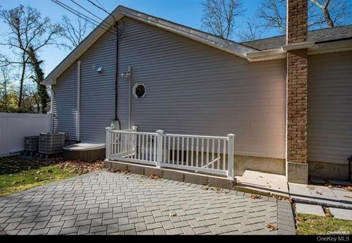 16 Wildwood St, Lake Grove, NY, 11755-2034 | Card Image
