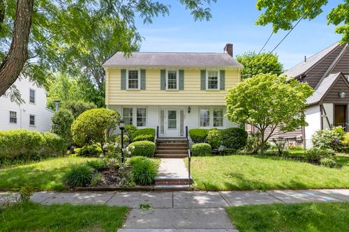 102 Oakdale Rd, Newton, MA, 02461-1813 | Card Image