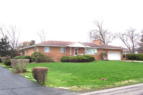 4 Meadowbrook Drive, Albion, NY, 14411 | Card Image