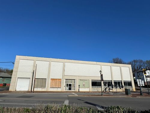 709 N Augusta St, STAUNTON, VA, 24401-3210 | Card Image