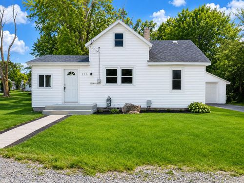 226 Cedar St, Cedar Springs, MI, 49319-9460 | Card Image