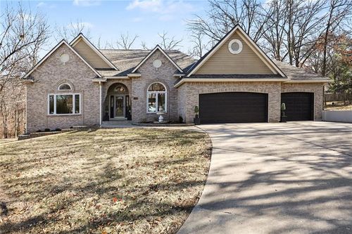 1130 Nw Arrowhead Trl, Blue Springs, MO, 64015-7280 | Card Image