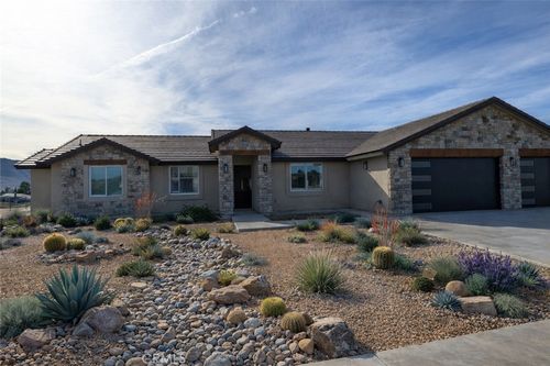 18399 Pacific St, Hesperia, CA, 92345-5526 | Card Image