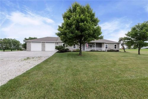 17170 166th St, Basehor, KS, 66007-7271 | Card Image