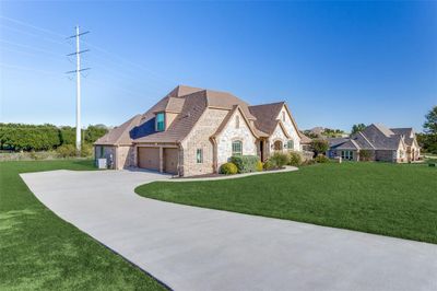 View of front of property featuring a front lawn | Image 3