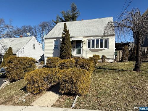 63 Raymond St, Hasbrouck Heights, NJ, 07604-1117 | Card Image