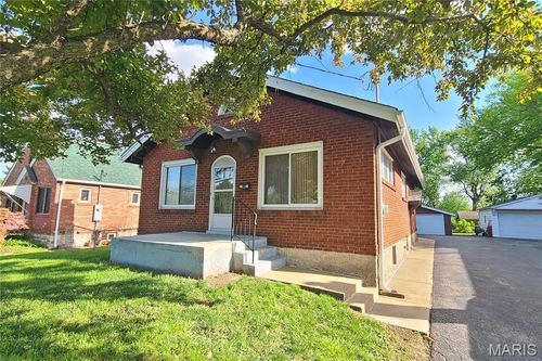 6104 Heege Rd, Saint Louis, MO, 63123-3551 | Card Image