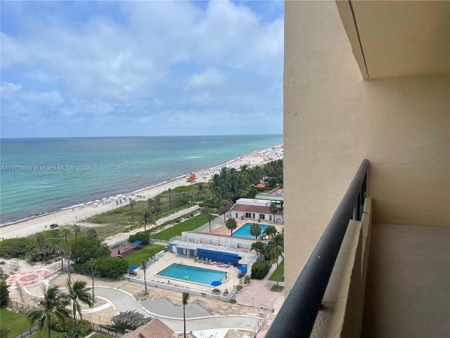 APT-1409 - 2555 Collins Ave, Condo with 2 bedrooms, 2 bathrooms and null parking in Miami Beach FL | Image 5