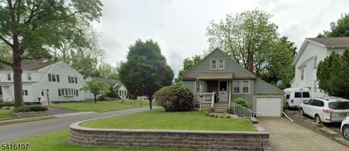 1 Perry Pl, Springfield, NJ, 07081-1410 | Card Image
