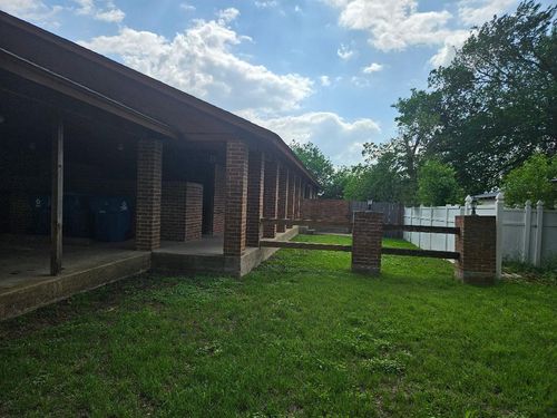 b-16 N Avenue A, Elgin, TX, 78621-2637 | Card Image