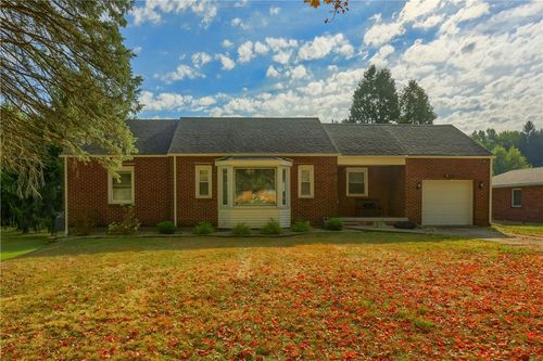 486 Scotland Ln, New Castle, PA, 16101-8536 | Card Image