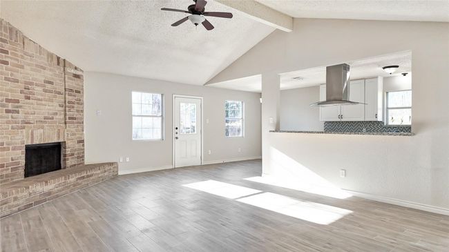 Large open Living Room | Image 10