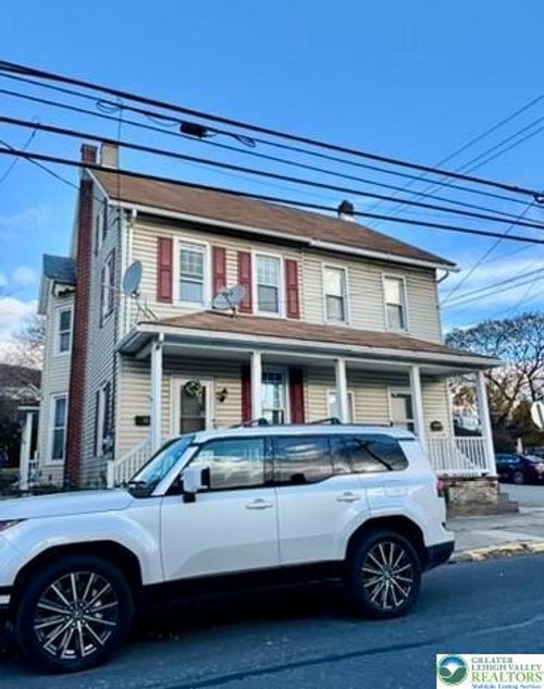 35 E Pennsylvania Ave, Pen Argyl, PA, 18072-1617 | Card Image