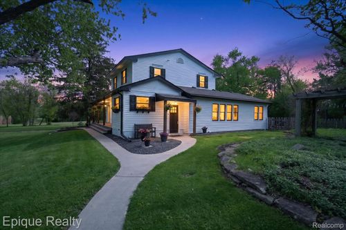 3710 Frains Lake Rd, Ann Arbor, MI, 48105-9511 | Card Image