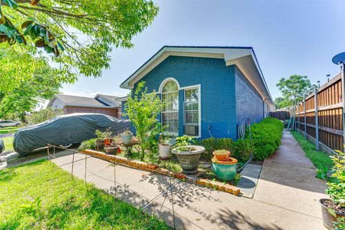 10320 Blackjack Oaks Dr, Dallas, TX, 75227-7682 | Card Image