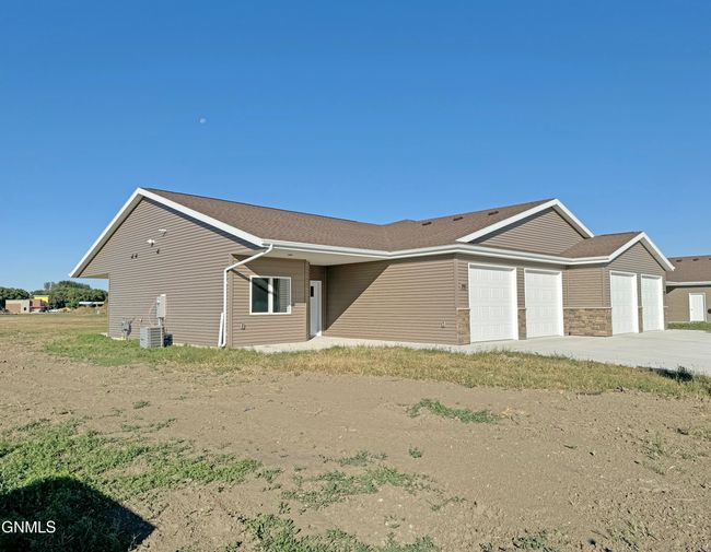 2912 Peach Tree Dr, Townhouse with 2 bedrooms, 2 bathrooms and null parking in Bismarck ND | Image 47
