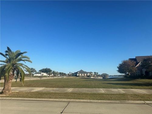 2024 Lakeshore Blvd S, Slidell, LA, 70461-5610 | Card Image