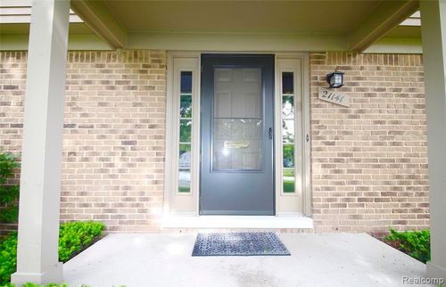 21141 E Glen Haven Cir, Northville, MI, 48167-2472 | Card Image