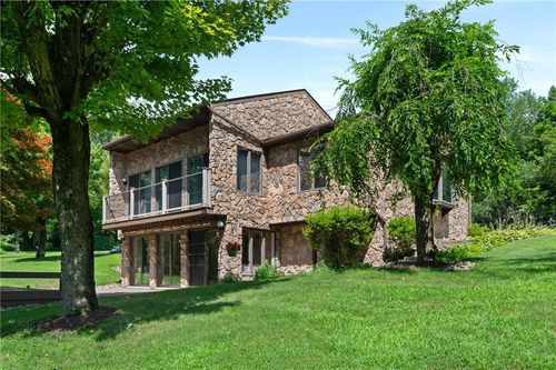 987 Beck Rd, Leechburg, PA, 15656-5401 | Card Image