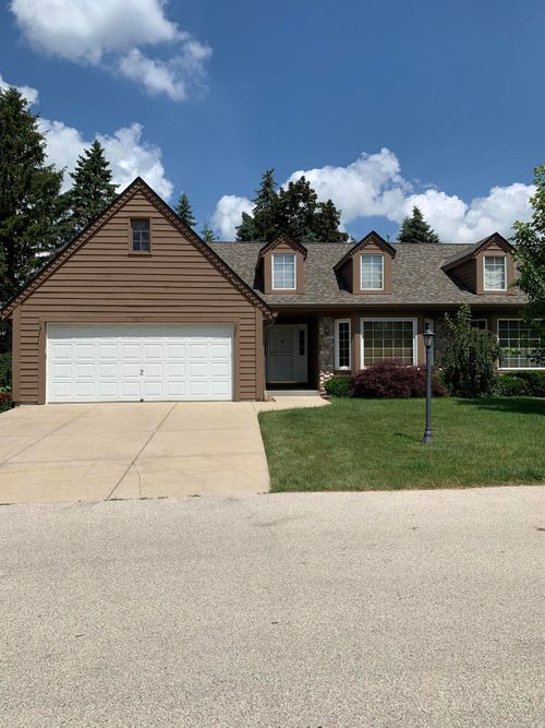 3817 S Oakbrook Dr, Greenfield, WI, 53228-1366 | Card Image