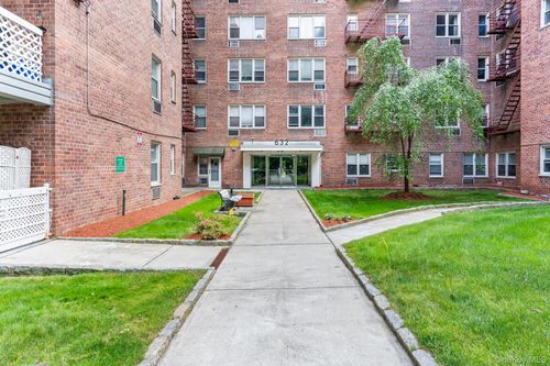 8g-632 Palmer Road, Yonkers, NY, 10701 | Card Image
