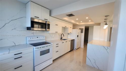 apt-1705-18051 Biscayne Blvd, Aventura, FL, 33160-5264 | Card Image