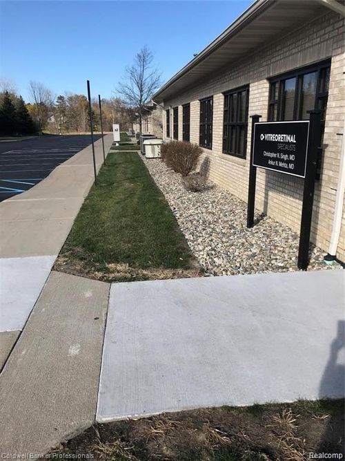 4-9400 S Saginaw Rd, Grand Blanc, MI, 48439-9601 | Card Image