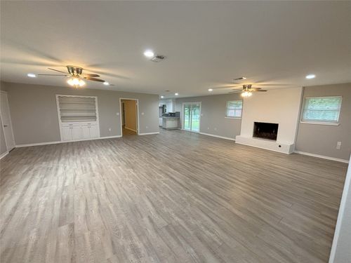 604 Cedar St, Mineral Wells, TX, 76067-5084 | Card Image