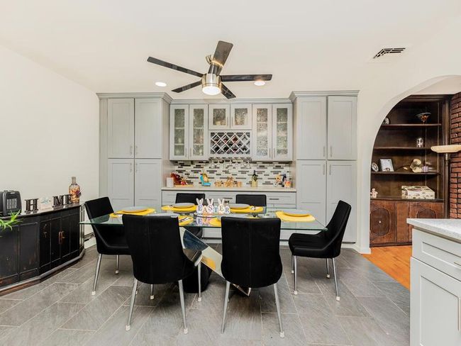 Lots of room for fine dining | Image 8