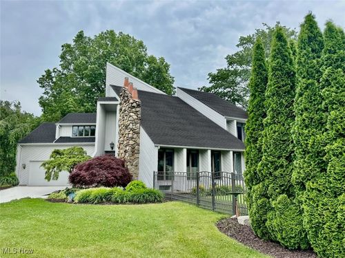 30907 Arlington Cir, Bay Village, OH, 44140-1008 | Card Image