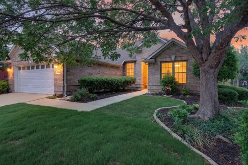 9504 Pinewood Dr, Denton, TX, 76207-6672 | Card Image